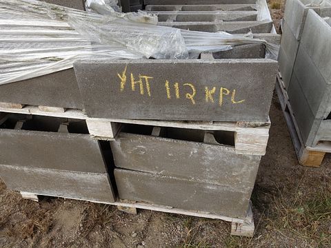 Image 2/8