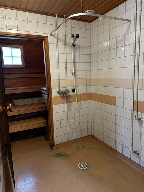 Image 8/10