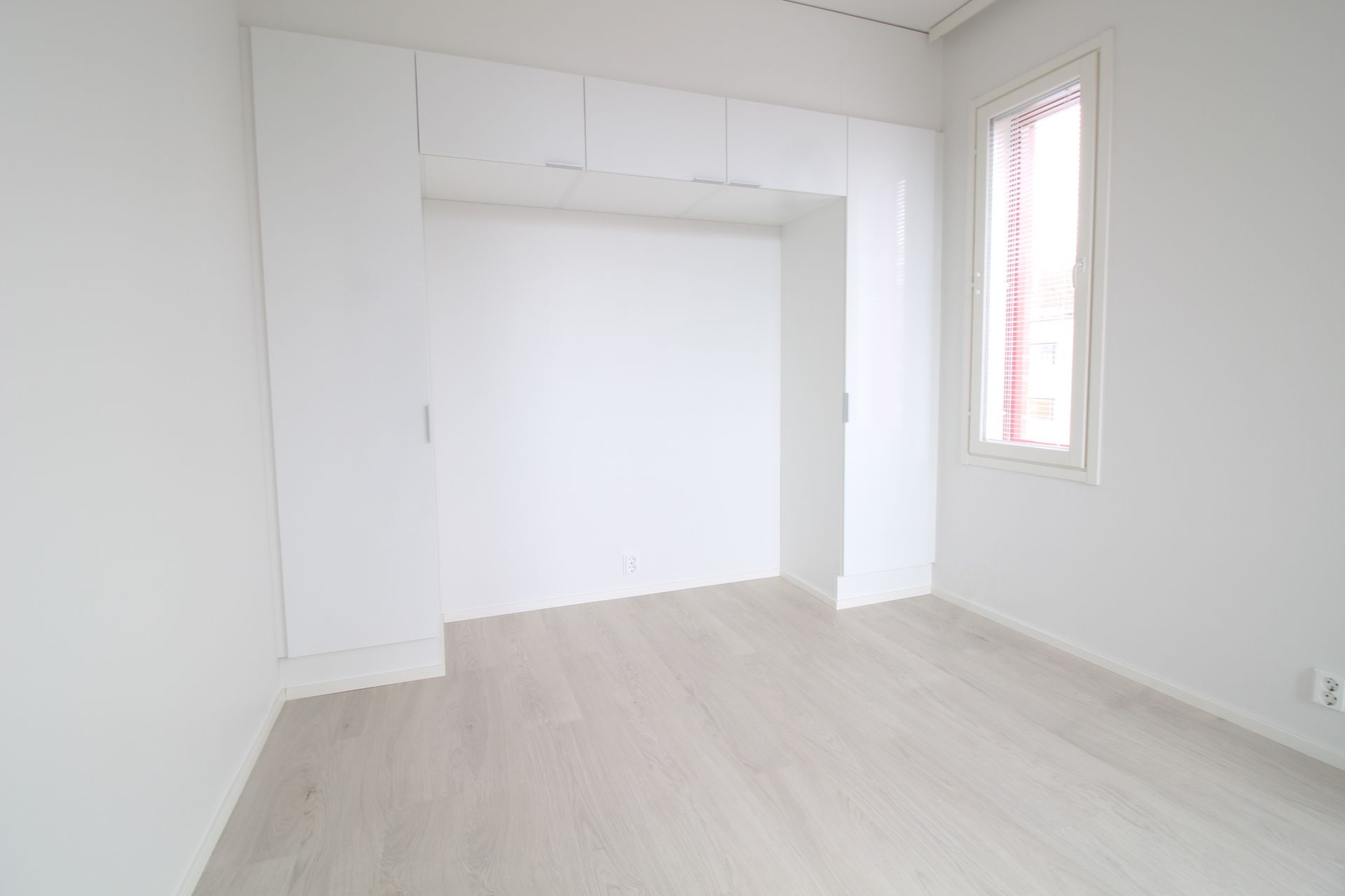 Image 6/9
