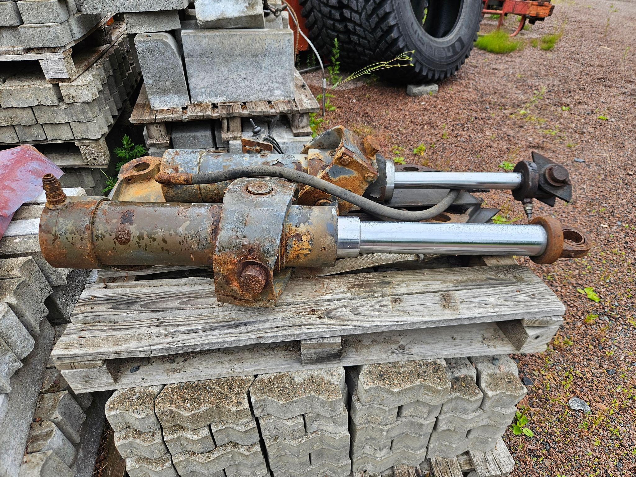Image 2/5