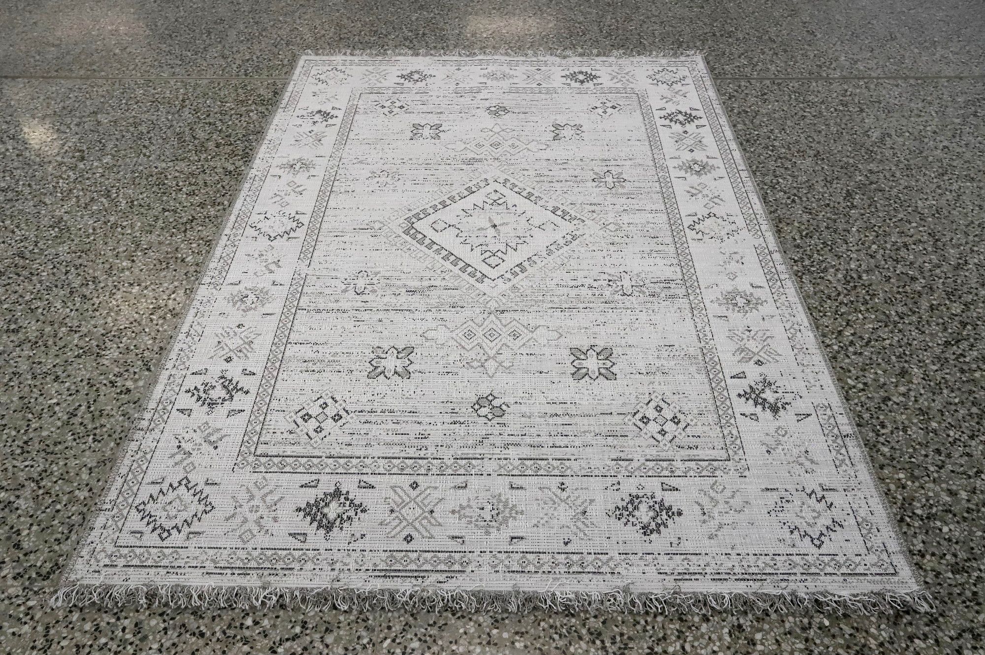 Image 1/8