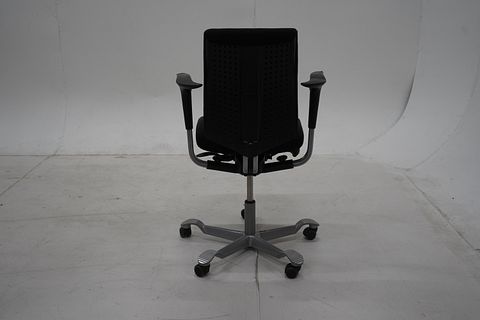 Image 4/9