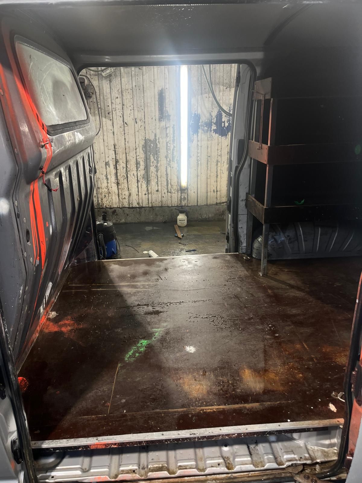 Image 6/12