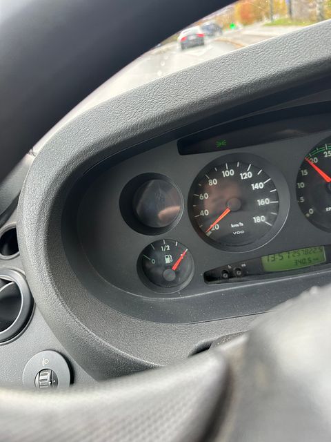 Image 6/10