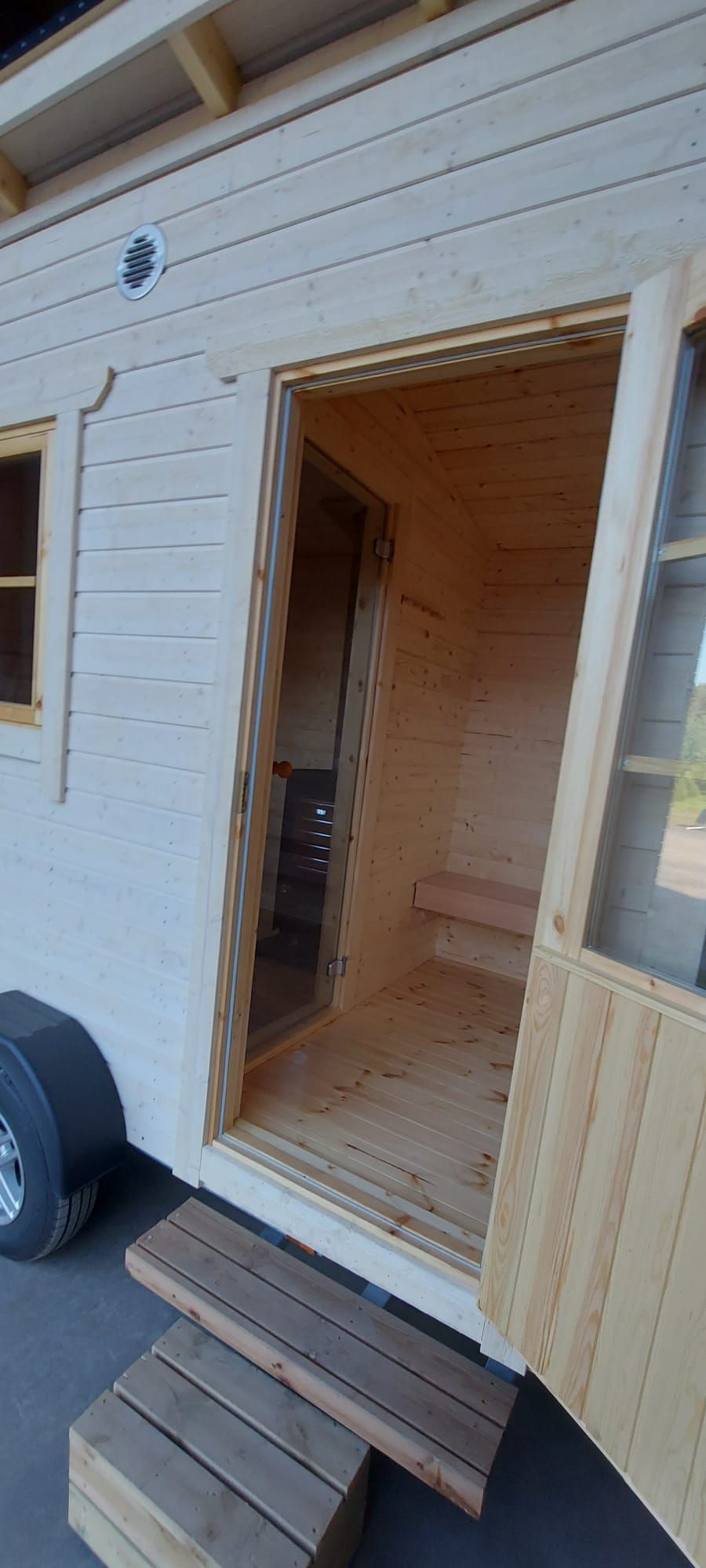 Image 11/16