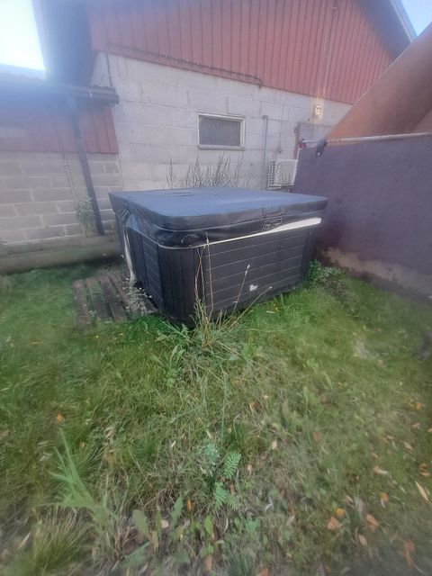 Image 1/8