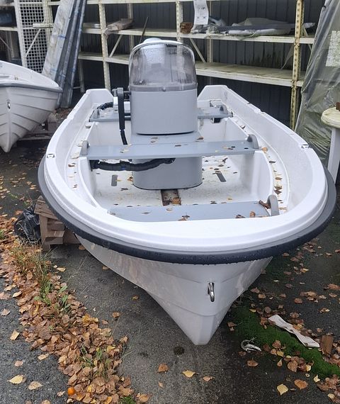 Image 2/4