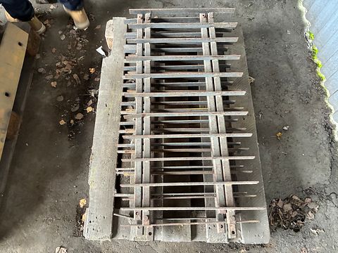 Image 1/3
