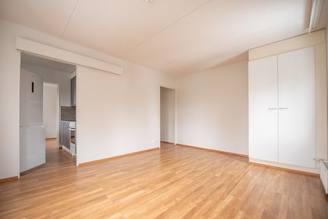 Image 2/17