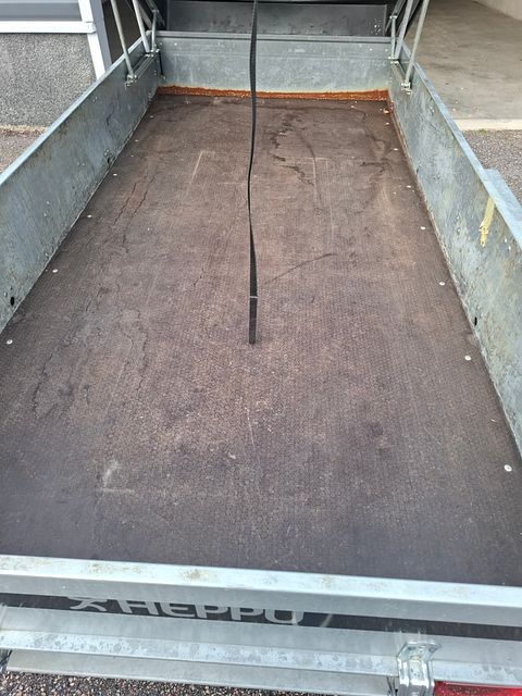 Image 8/12