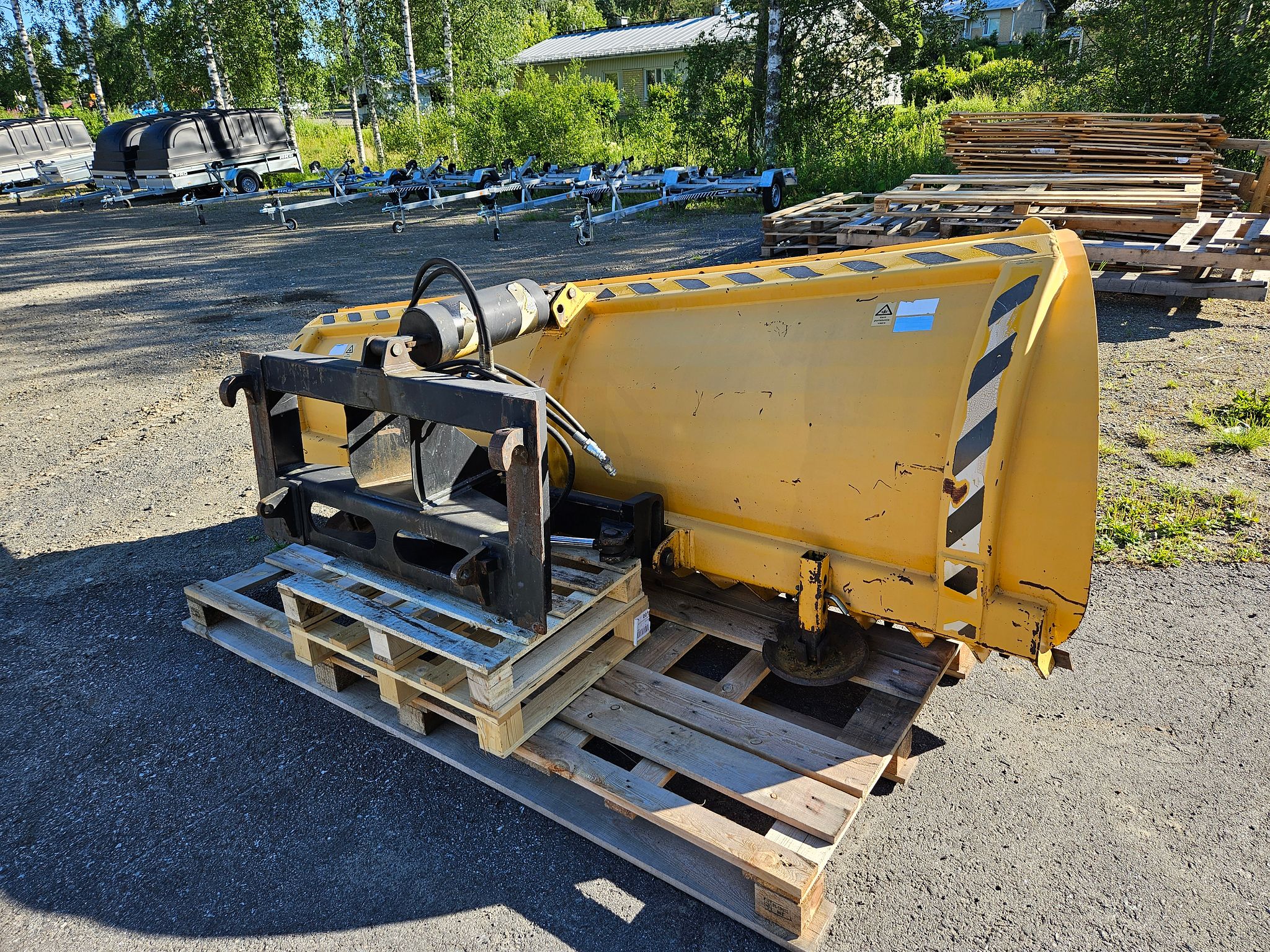 Image 2/8