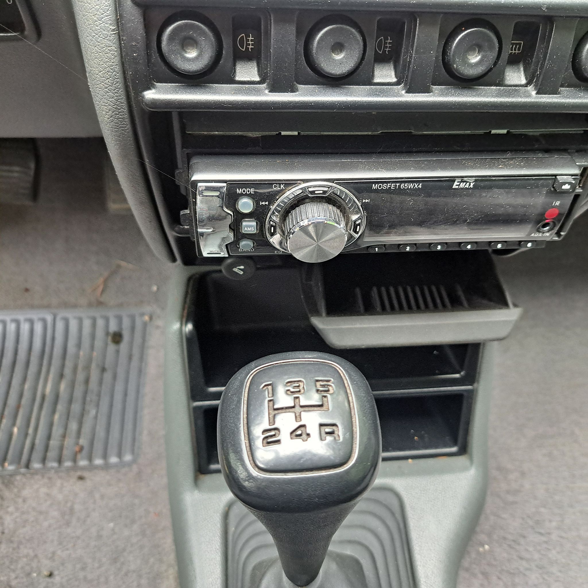 Image 6/9