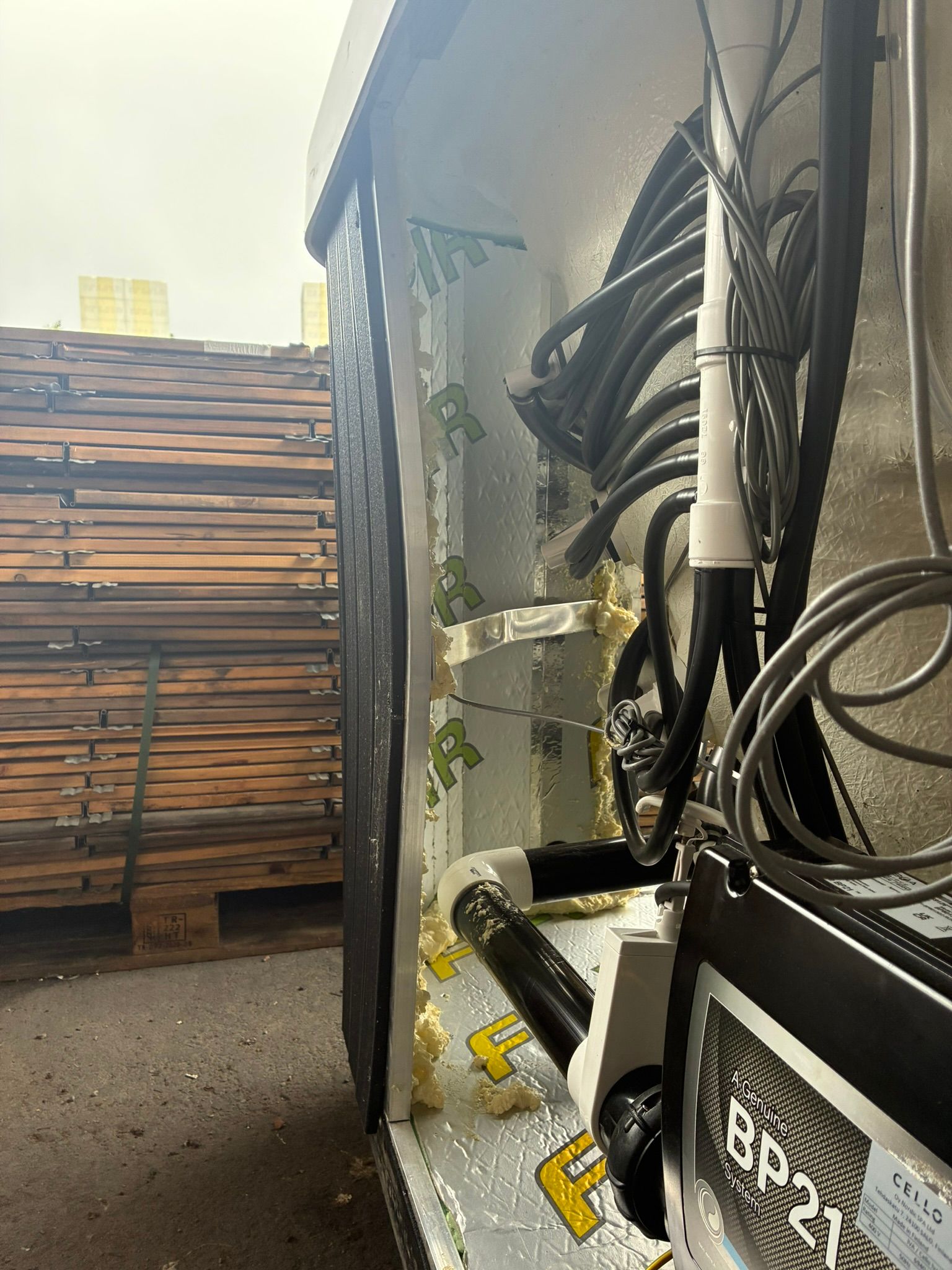 Image 3/8