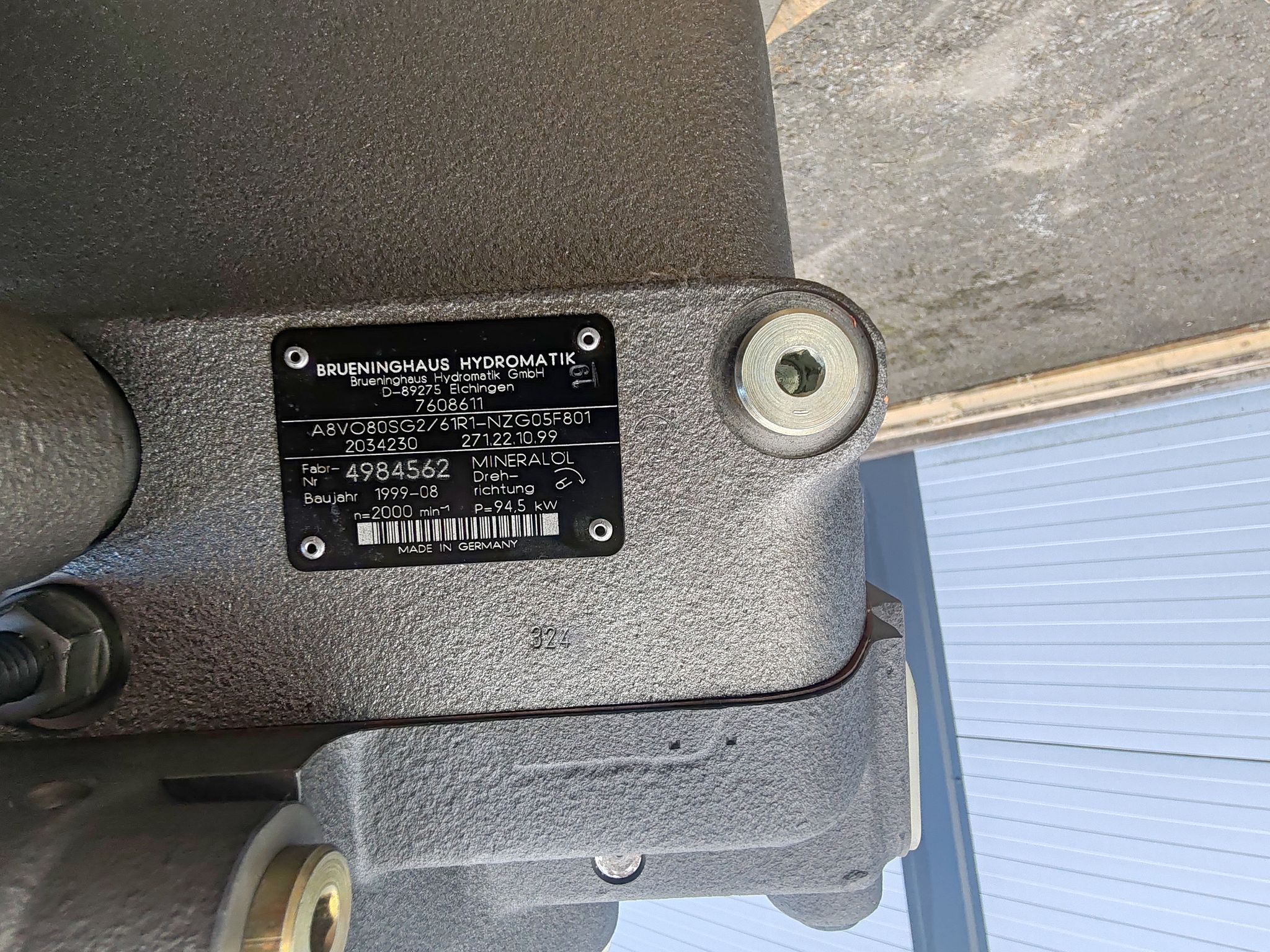 Image 4/4
