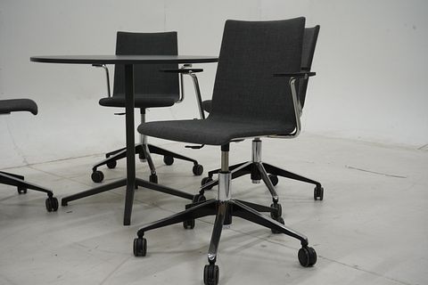 Image 4/10