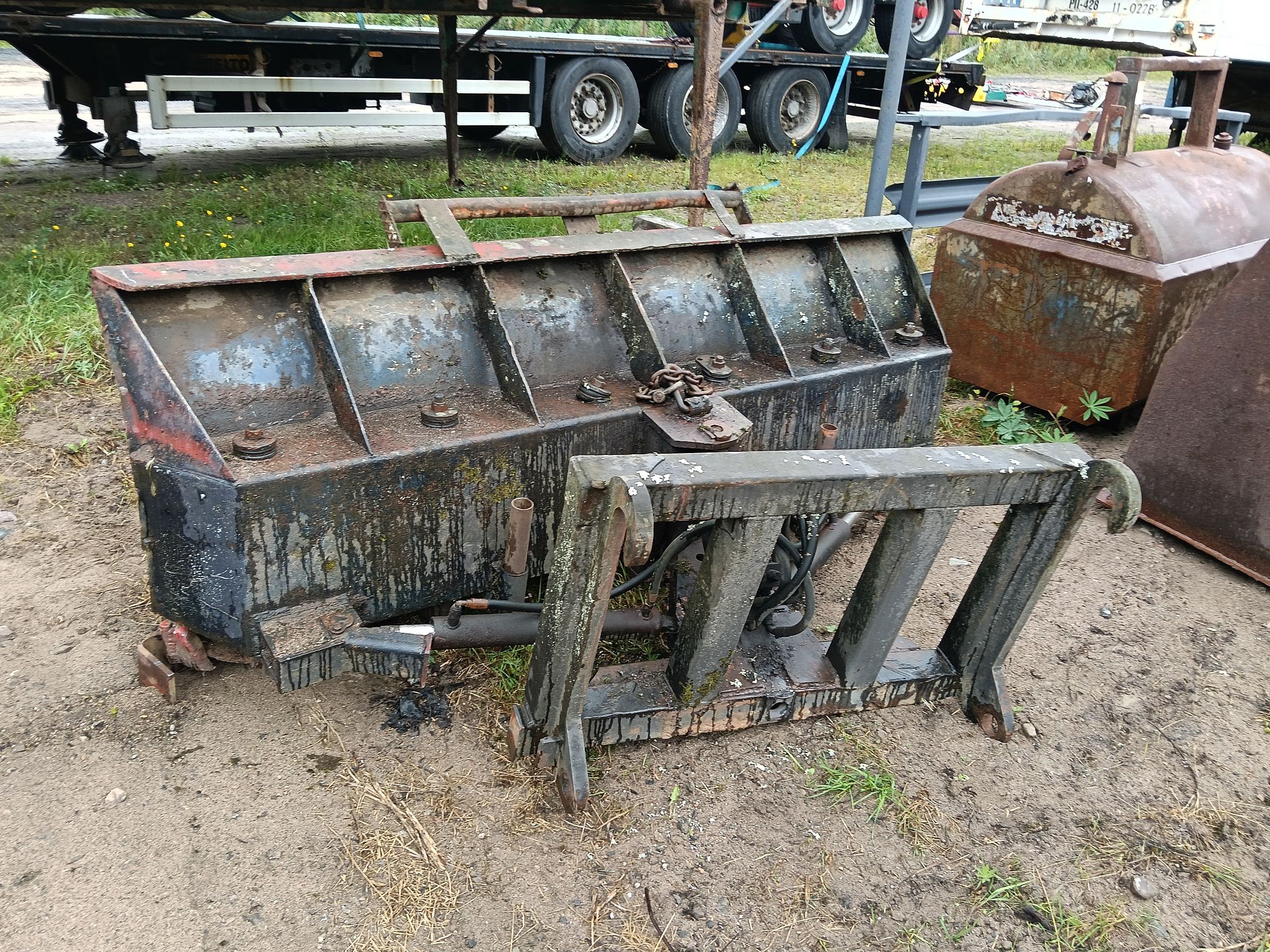 Image 8/8