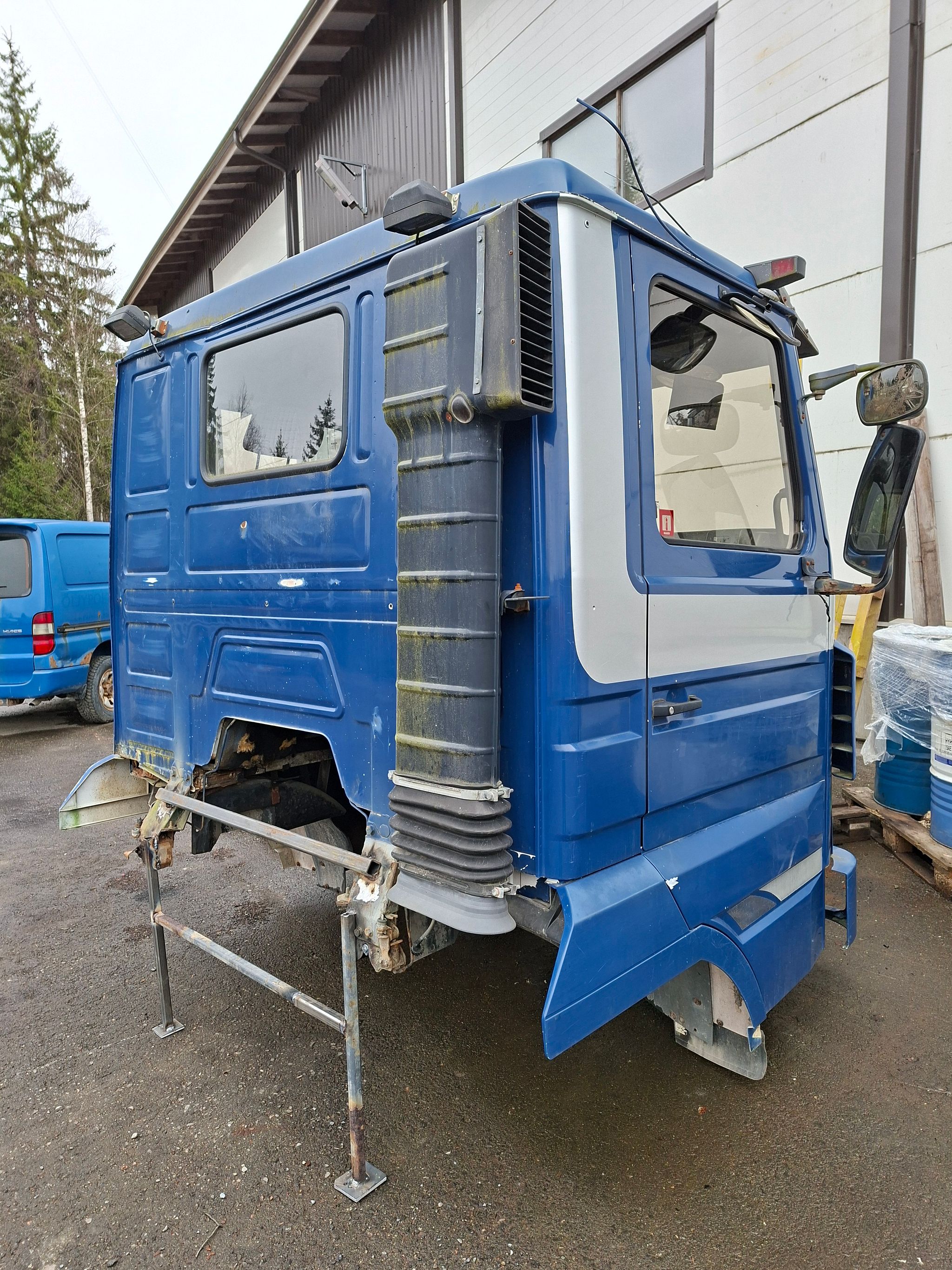 Image 2/11