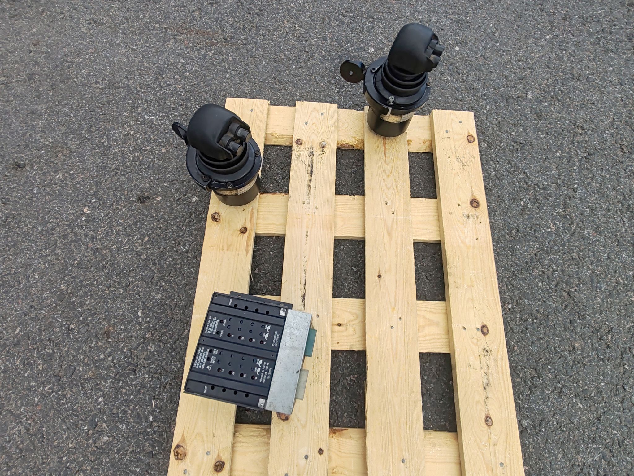 Image 2/8