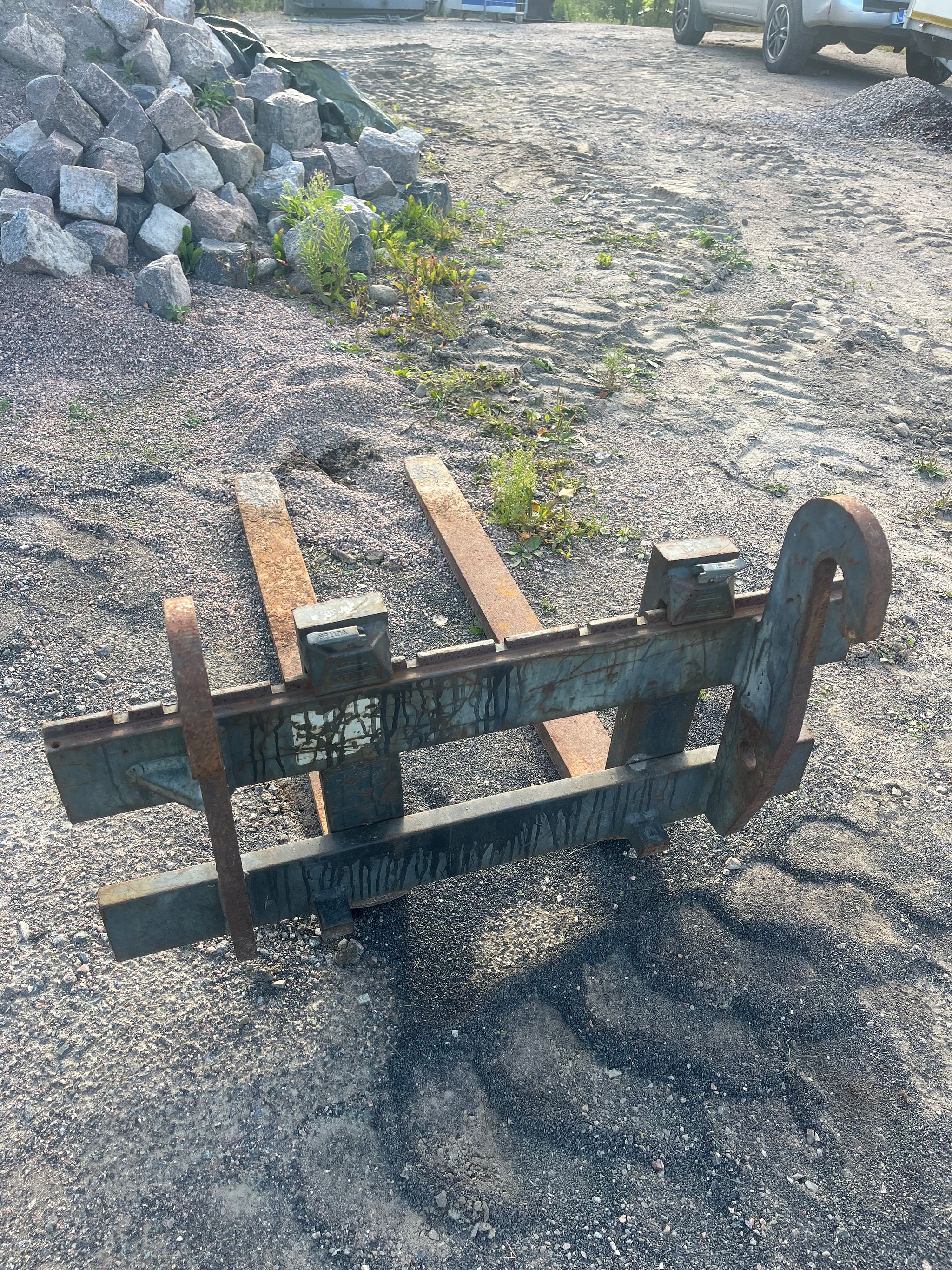 Image 2/5