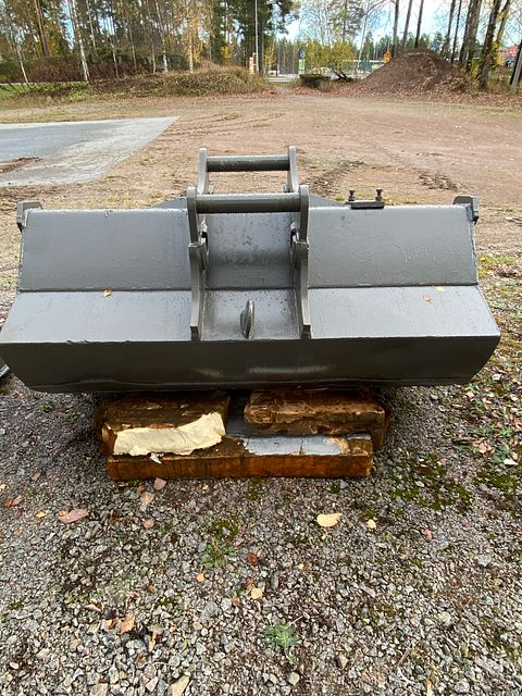 Image 4/4