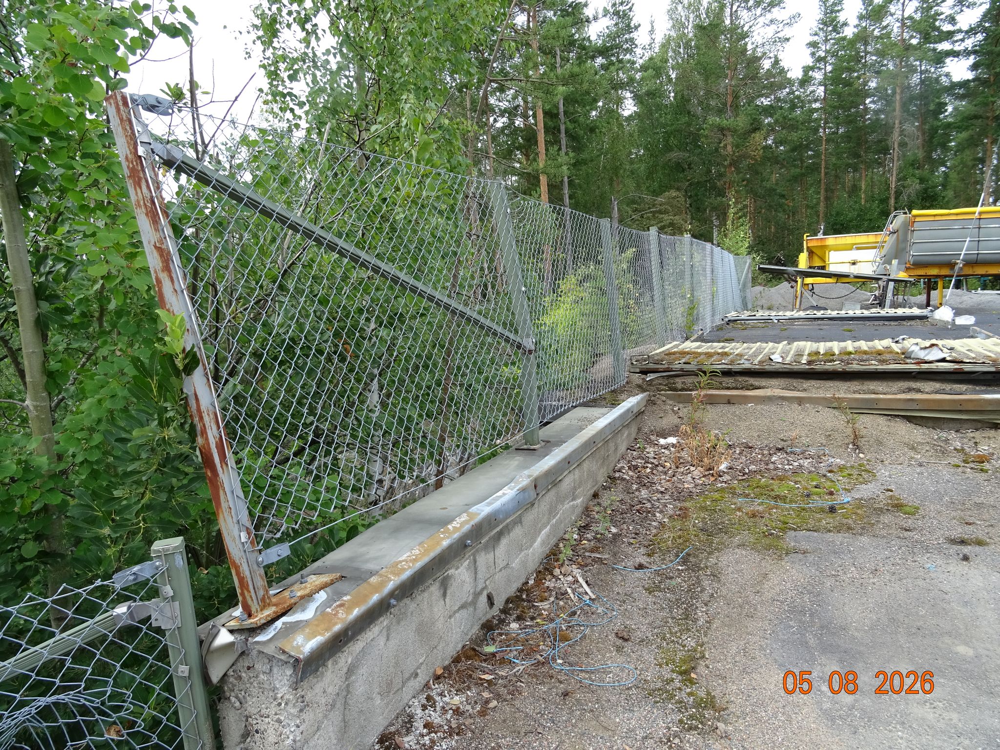 Image 12/16