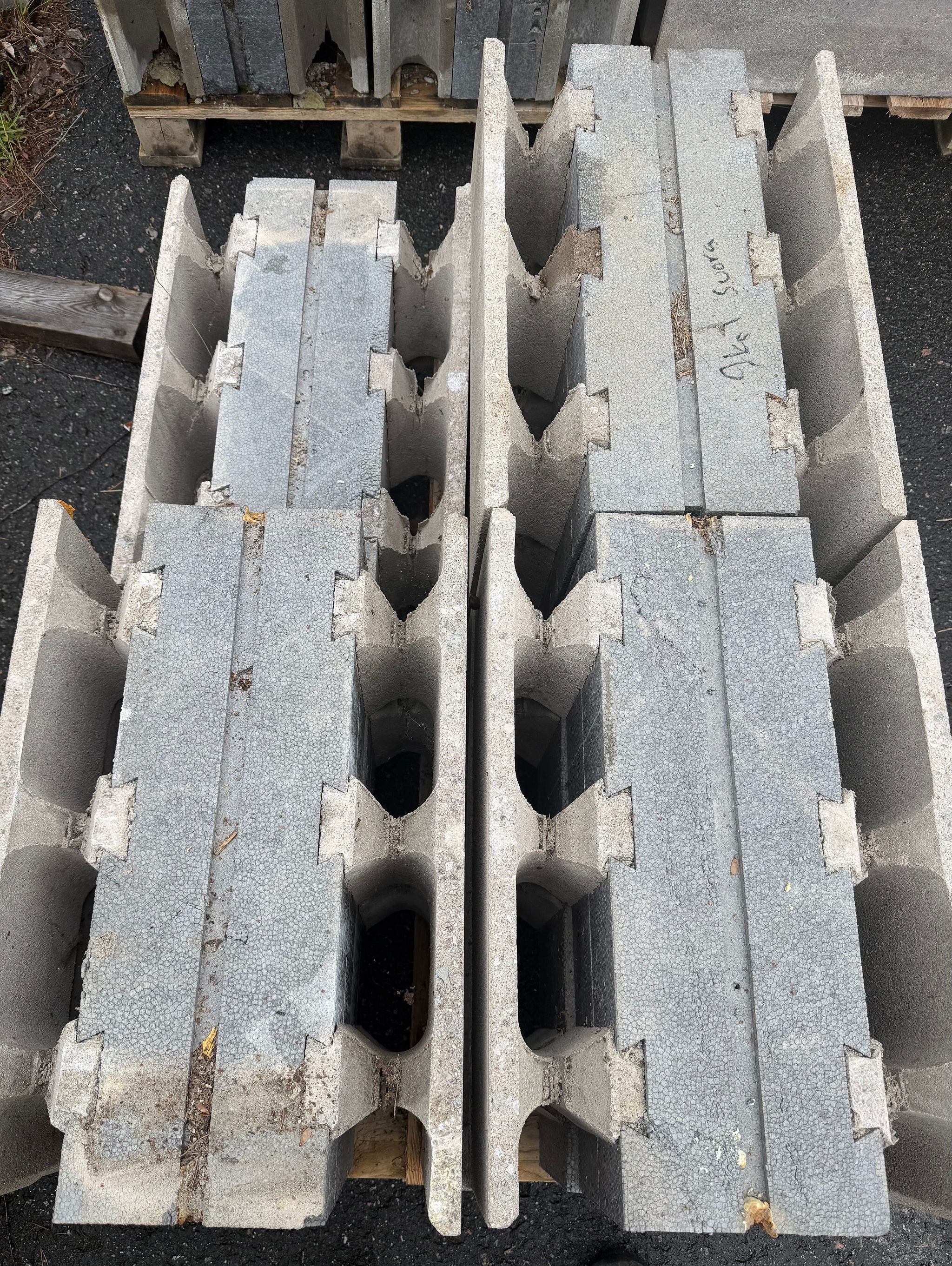 Image 4/4