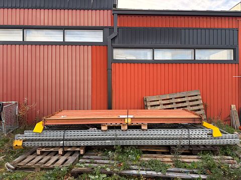 Image 2/4