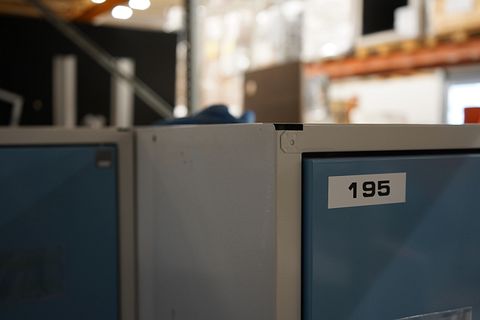 Image 3/9