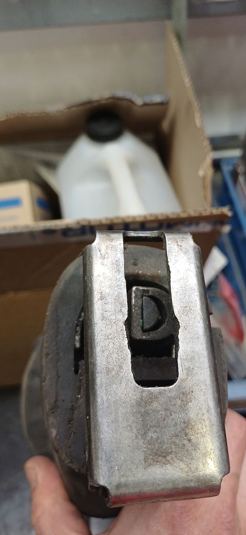 Image 4/5