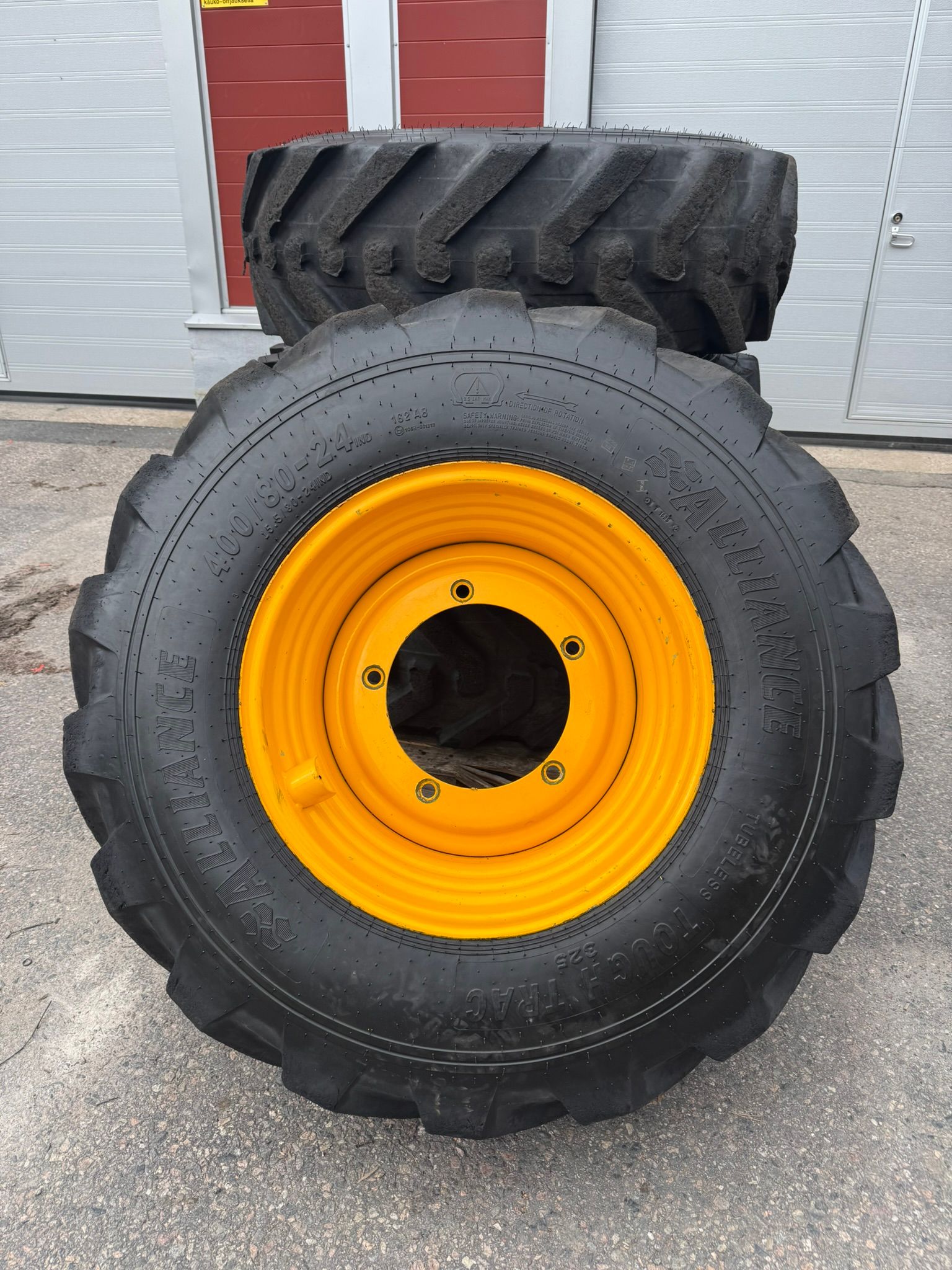 Image 1/4