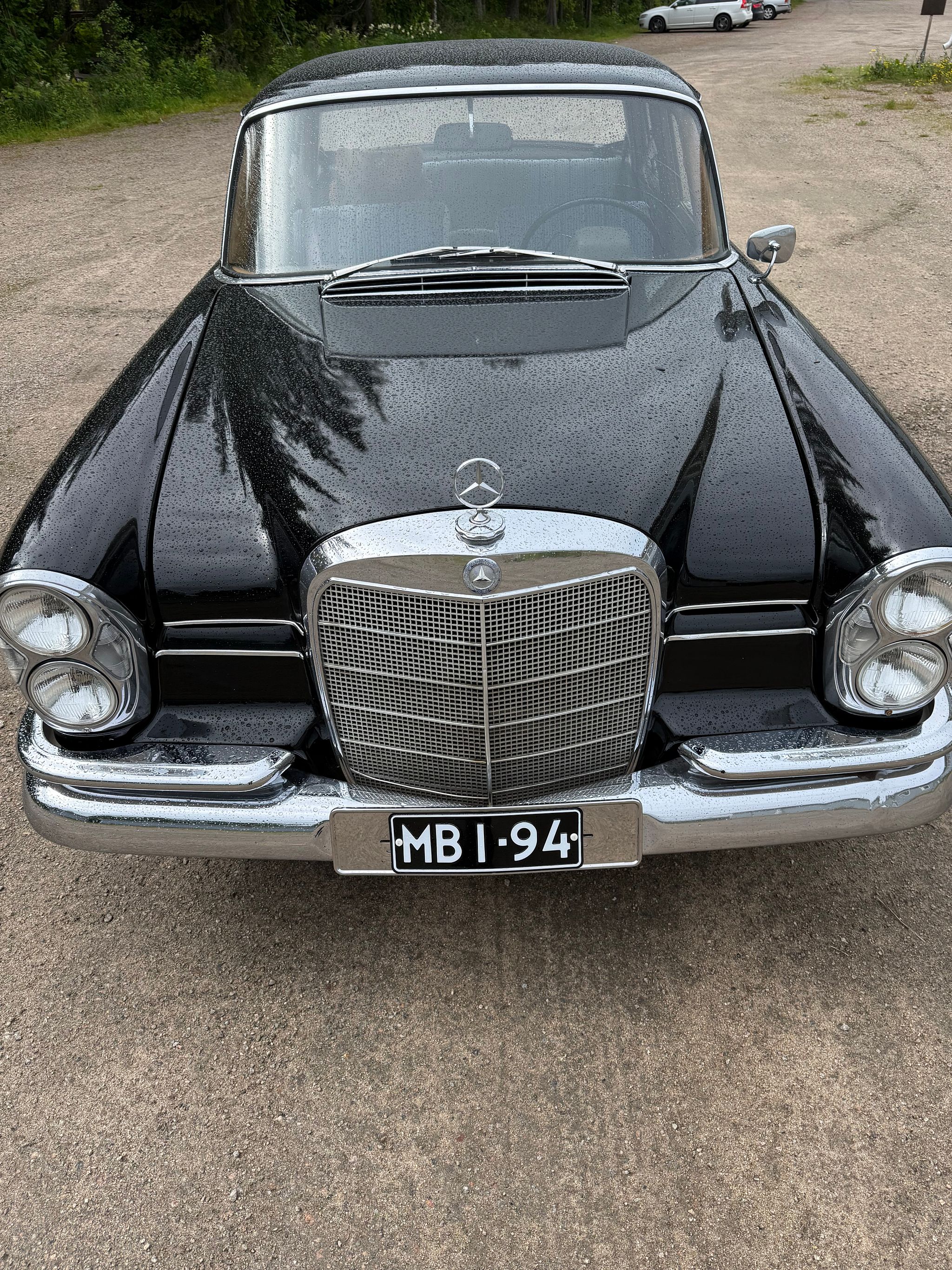 Image 2/19