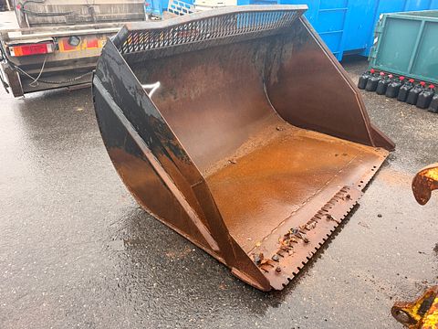 Image 1/8