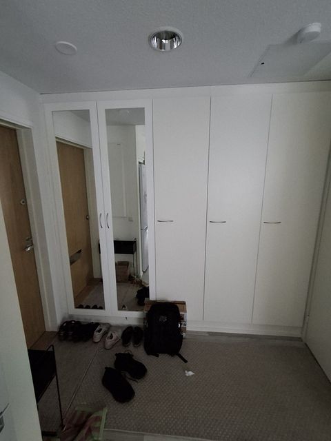 Image 8/12