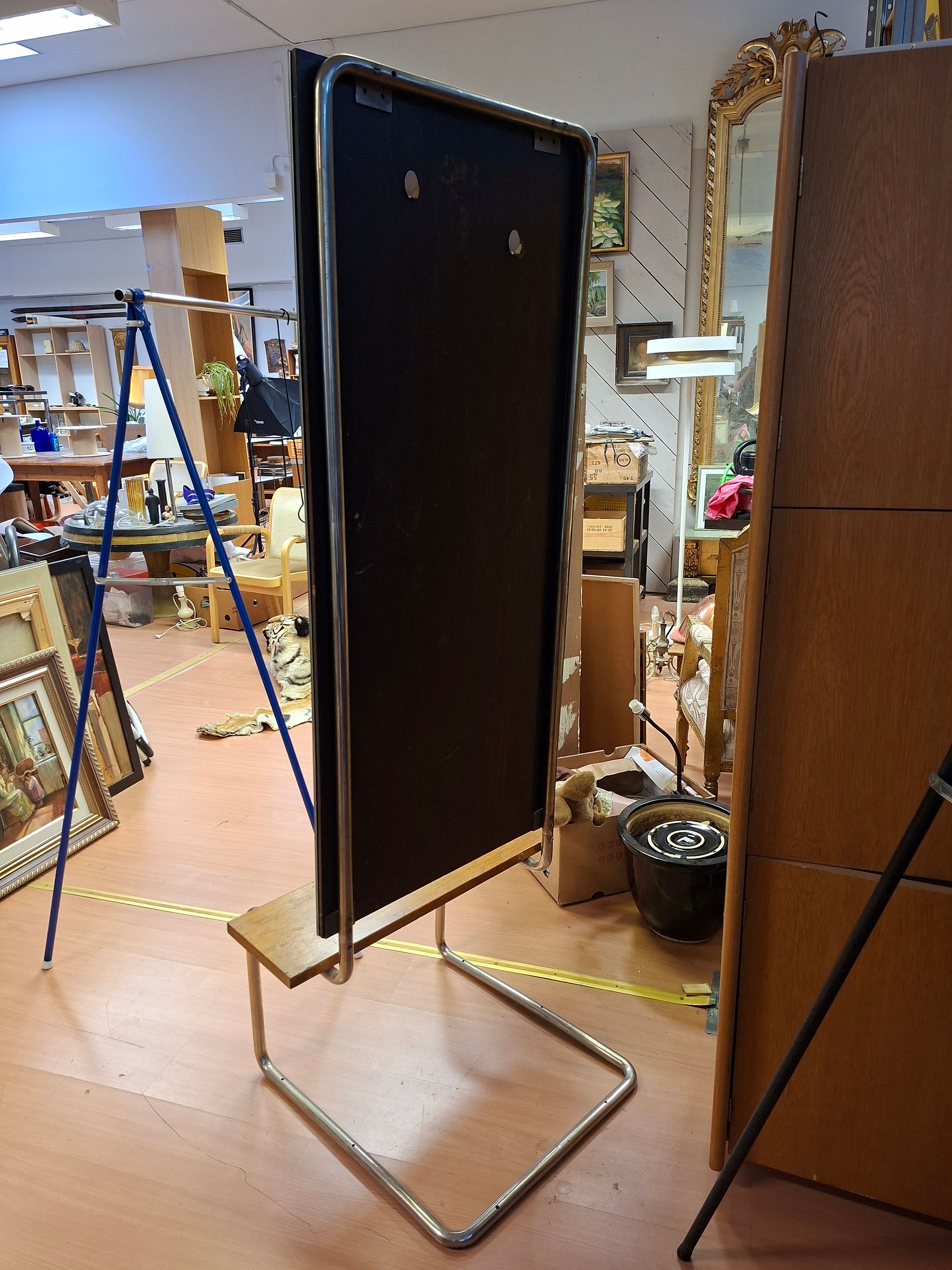 Image 3/8