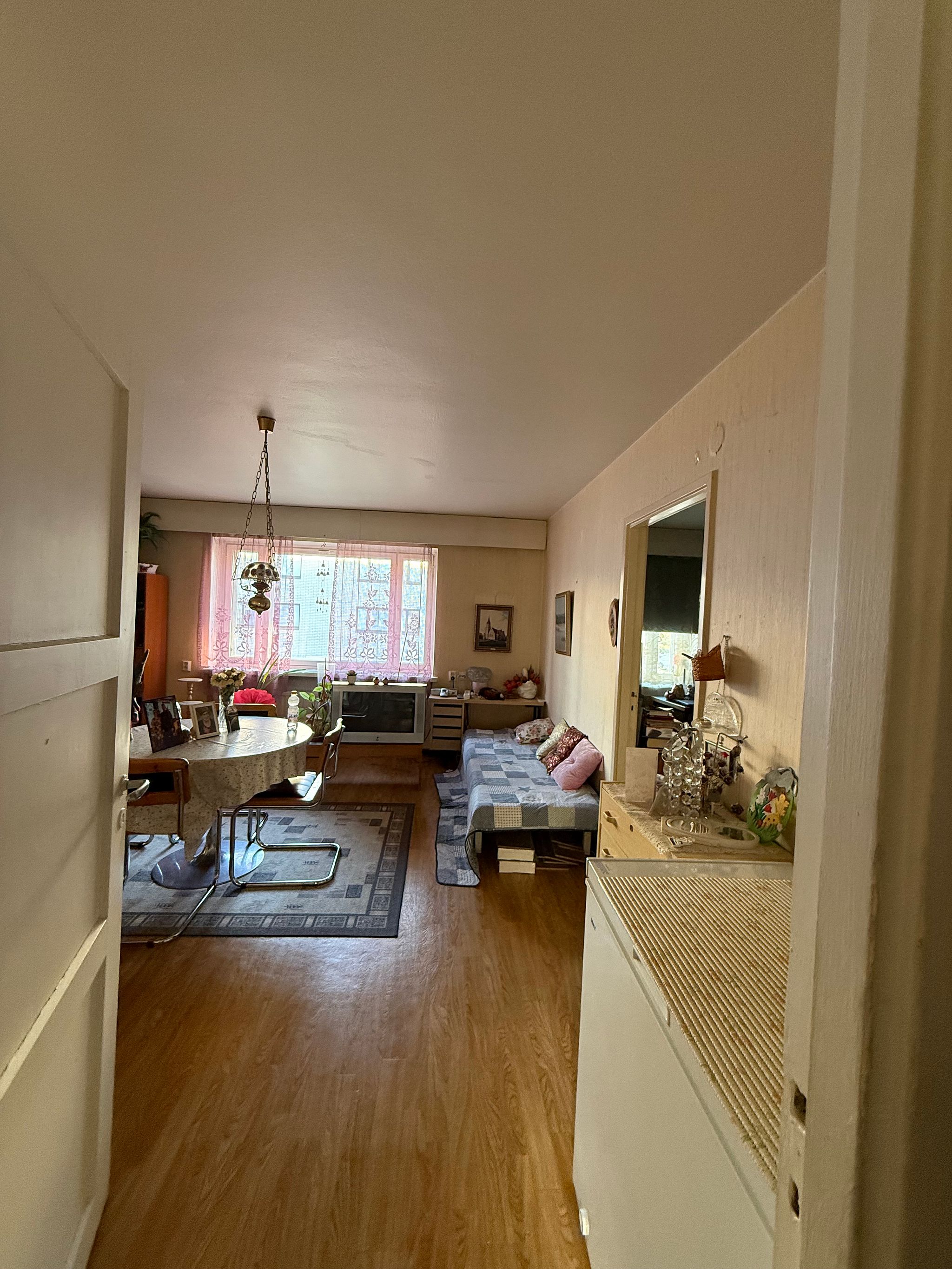 Image 7/10