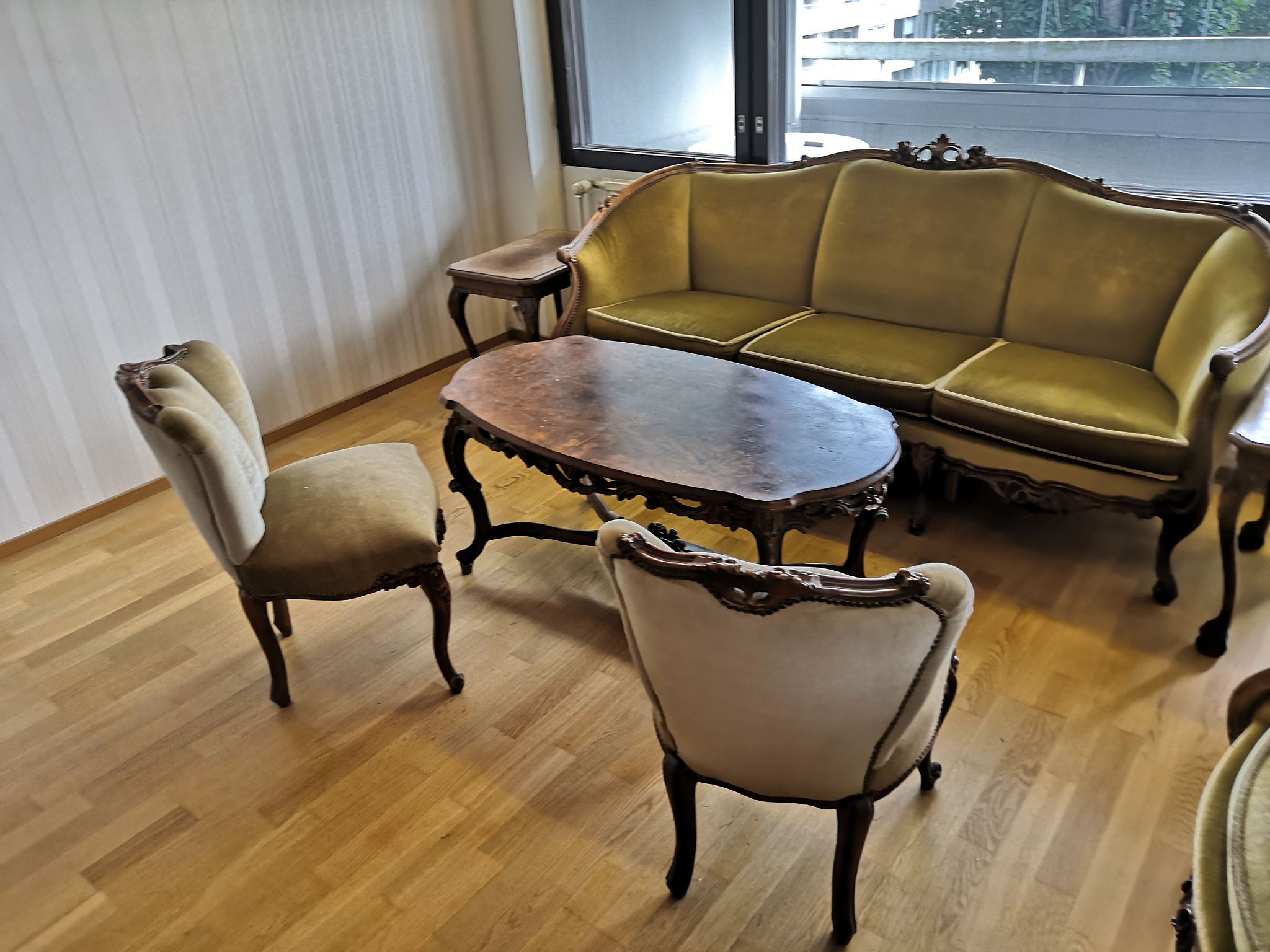 Image 1/10