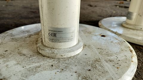 Image 4/6