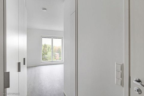 Image 5/9