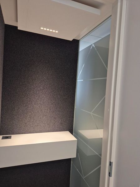 Image 3/6