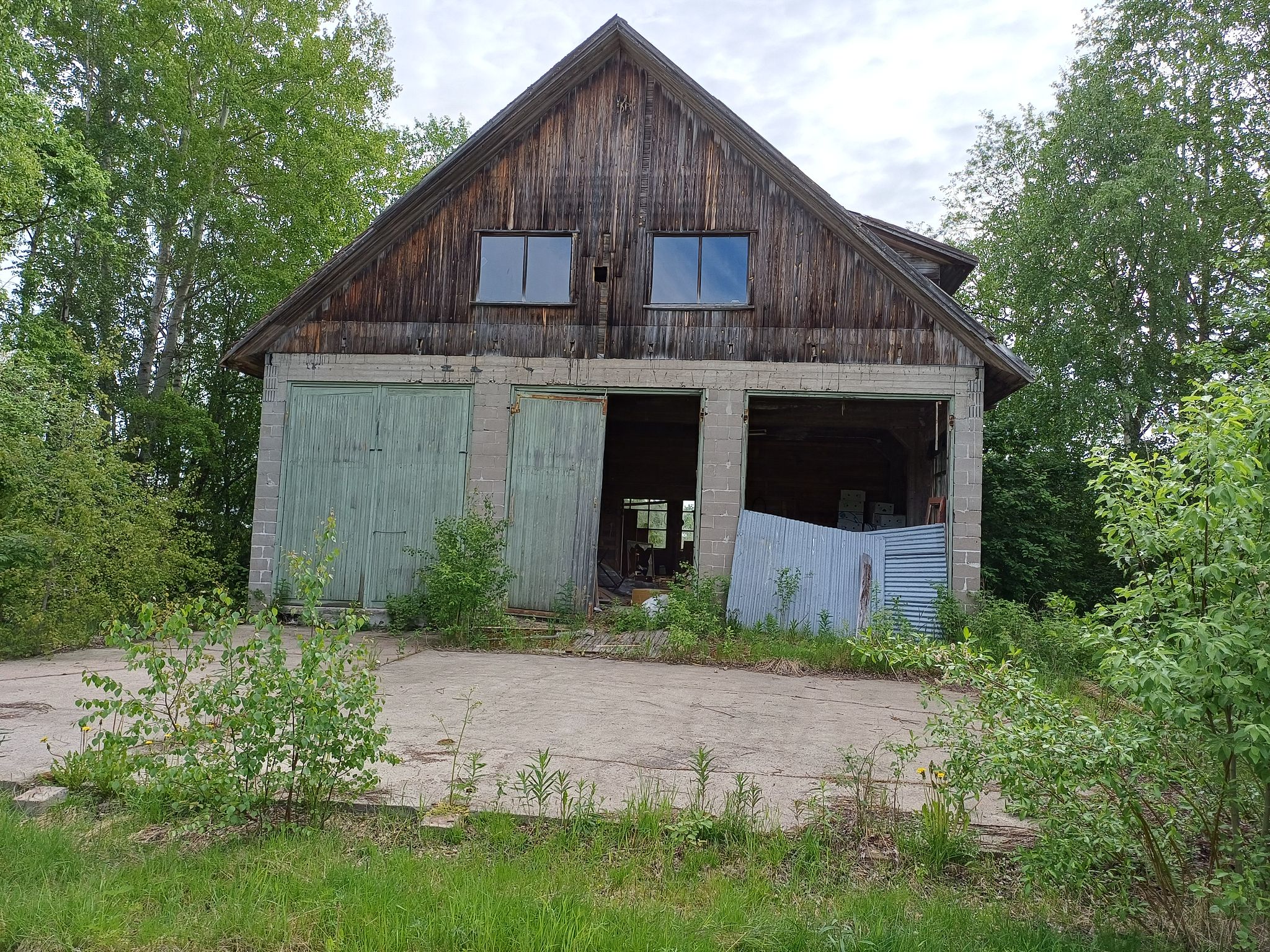 Image 2/8