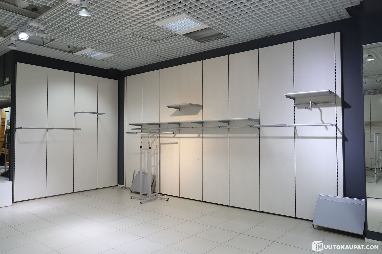 Modular retail wall - Shelving and hanger rails A53, Seinäjoki ...