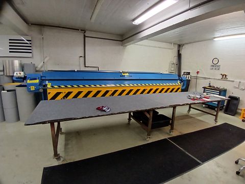 Image 2/19