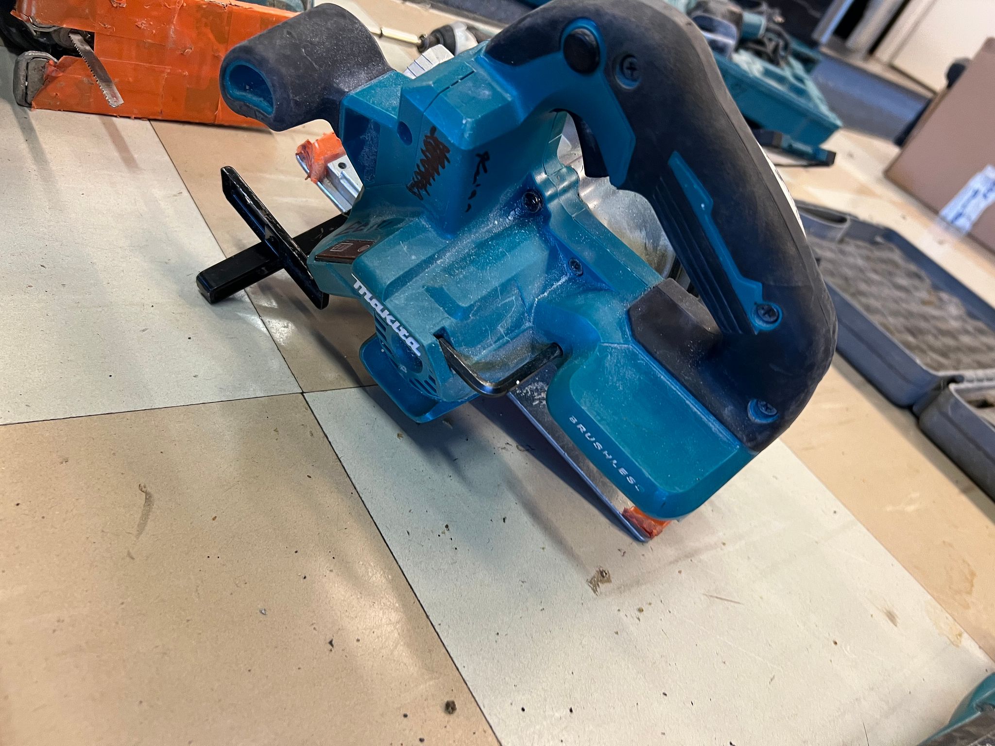 Image 11/24