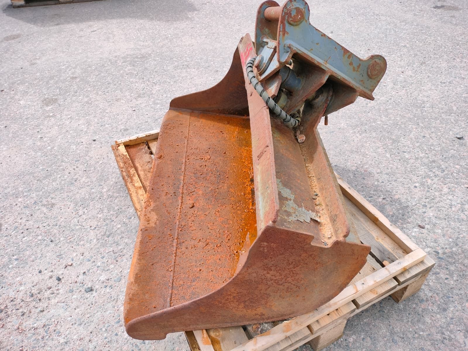 Image 2/4