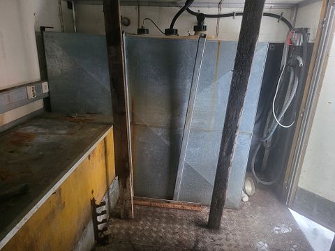 Image 4/6