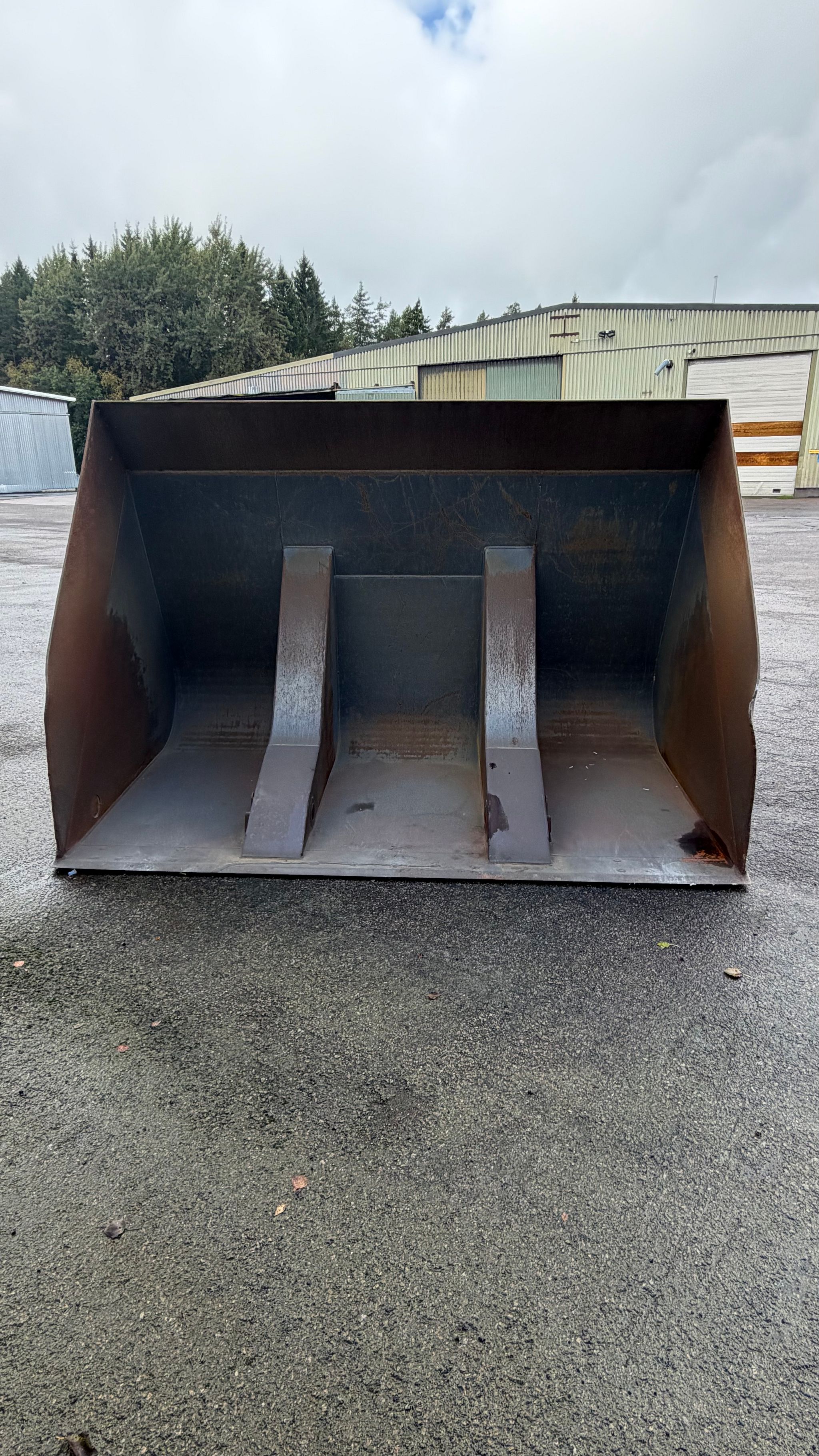 Image 2/6