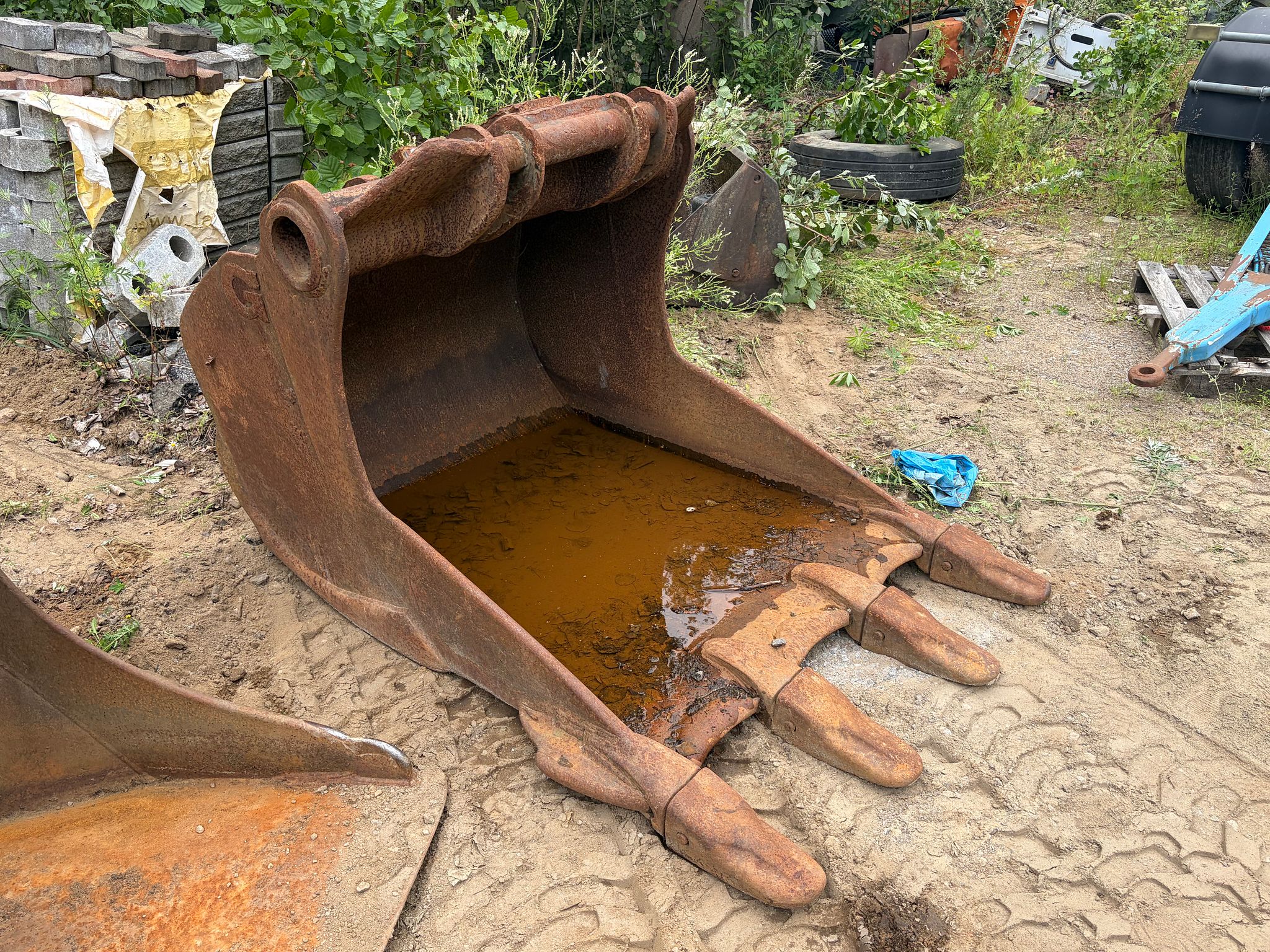 Image 2/7