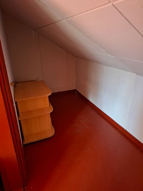 Image 25/142