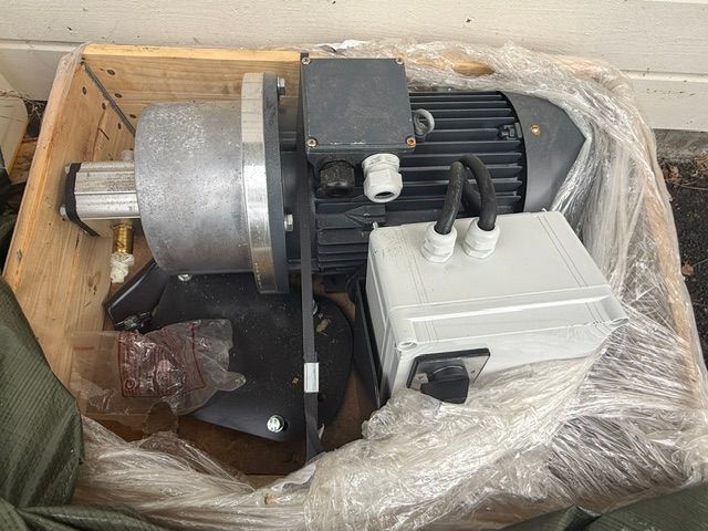 Image 1/4
