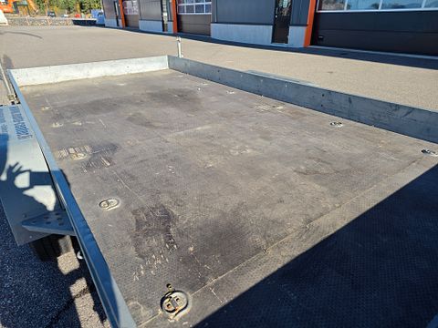 Image 10/19
